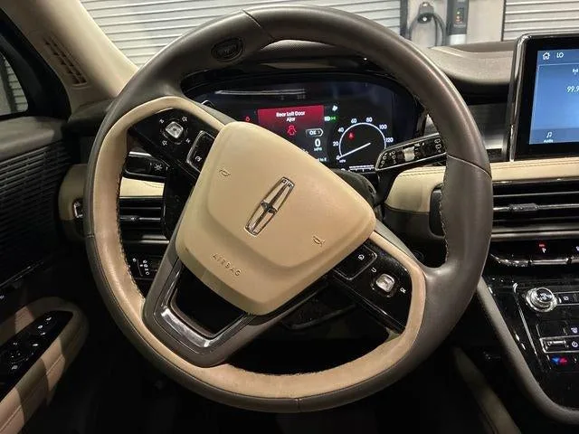 2022 Lincoln Corsair Standard photo 14