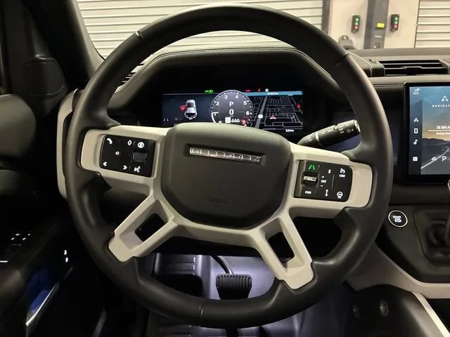 2025 Land Rover Defender X-Dynamic SE photo 14