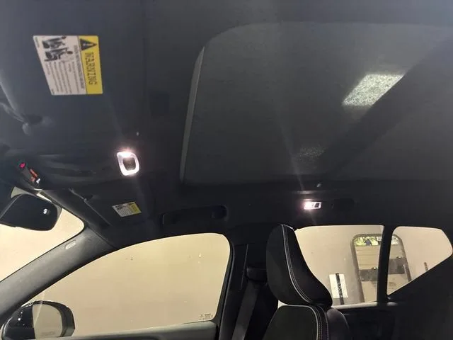 2019 Volvo XC40 R-Design photo 22
