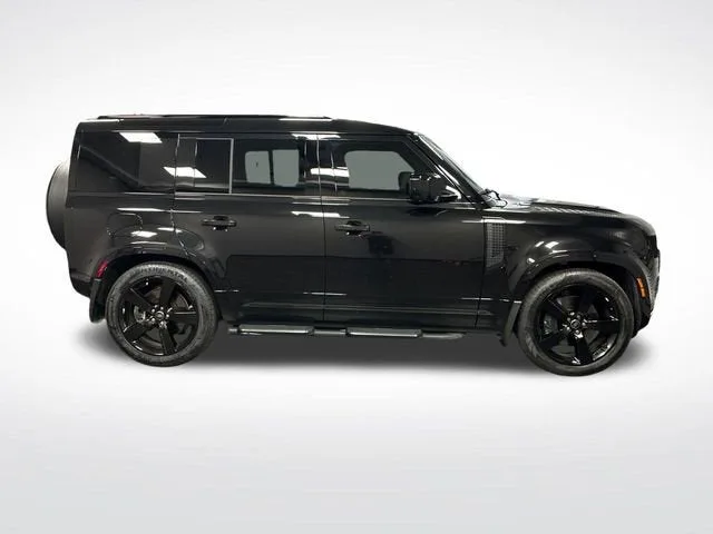 2025 Land Rover Defender X-Dynamic SE photo 7
