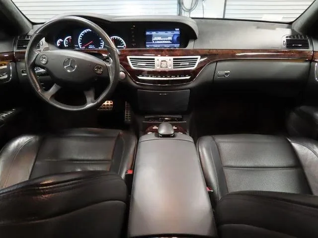 2008 Mercedes-Benz S-Class 6.3L V8 AMG® photo 24
