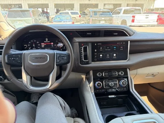 2024 GMC Yukon Denali photo 12