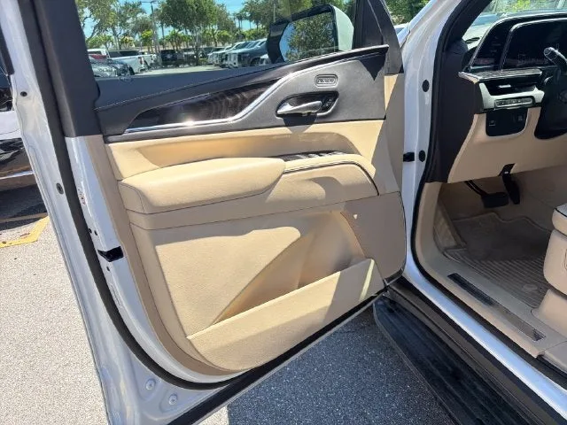 2023 Cadillac Escalade ESV 4WD Premium Luxury photo 10