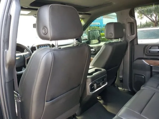 2022 Chevrolet Silverado 2500 HD High Country photo 11