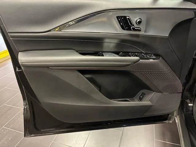 2024 Cadillac LYRIQ Tech photo 10