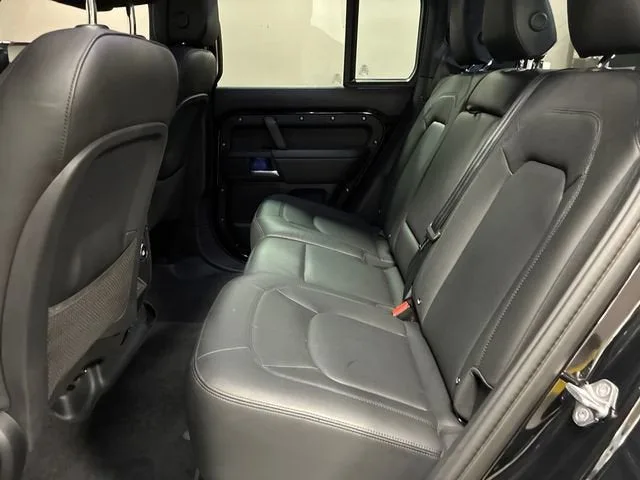 2025 Land Rover Defender X-Dynamic SE photo 26