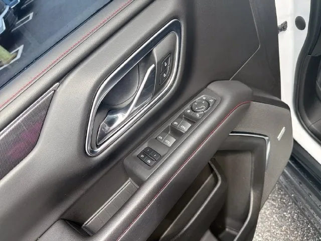 2023 Chevrolet Suburban RST photo 11