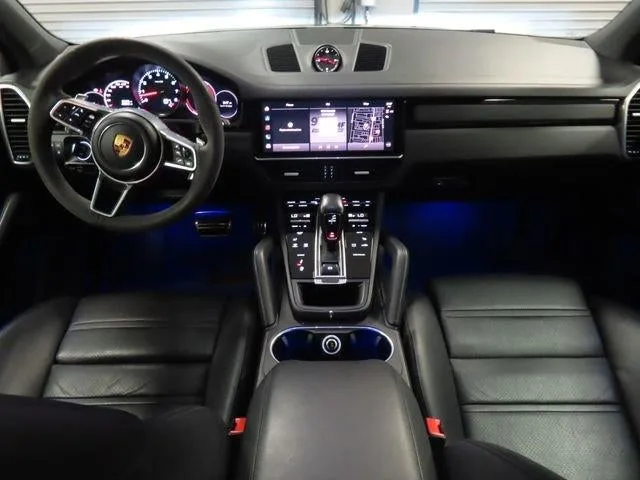 2022 Porsche Cayenne S photo 24