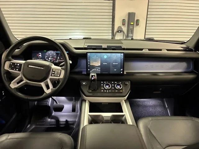 2025 Land Rover Defender X-Dynamic SE photo 12