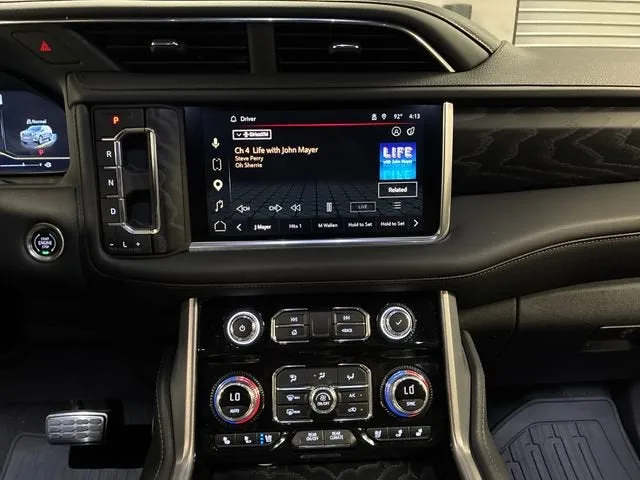 2024 GMC Yukon Denali photo 19
