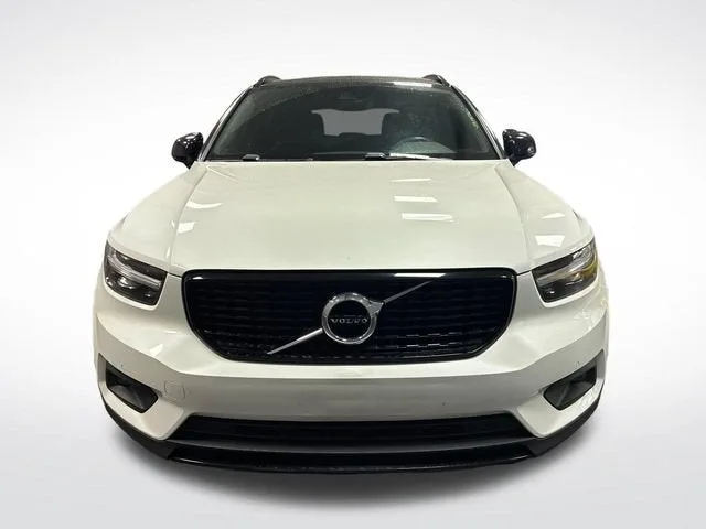 2019 Volvo XC40 R-Design photo 8