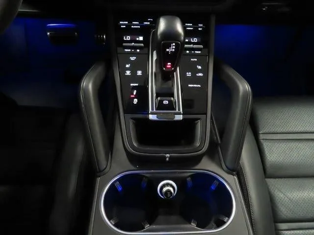 2022 Porsche Cayenne S photo 23