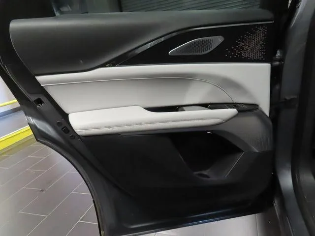 2023 Cadillac LYRIQ RWD Luxury photo 37