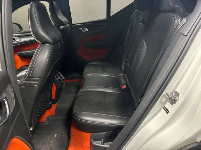 2019 Volvo XC40 R-Design photo 26
