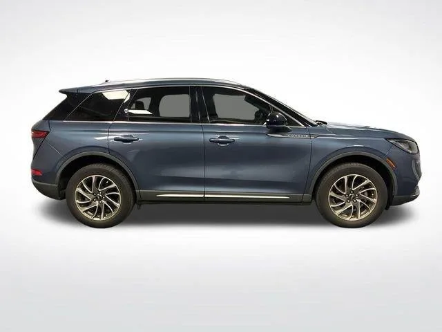 2022 Lincoln Corsair Standard photo 6