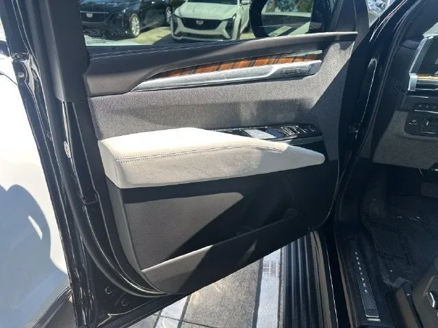 2025 Cadillac Escalade ESV Sport Platinum photo 10