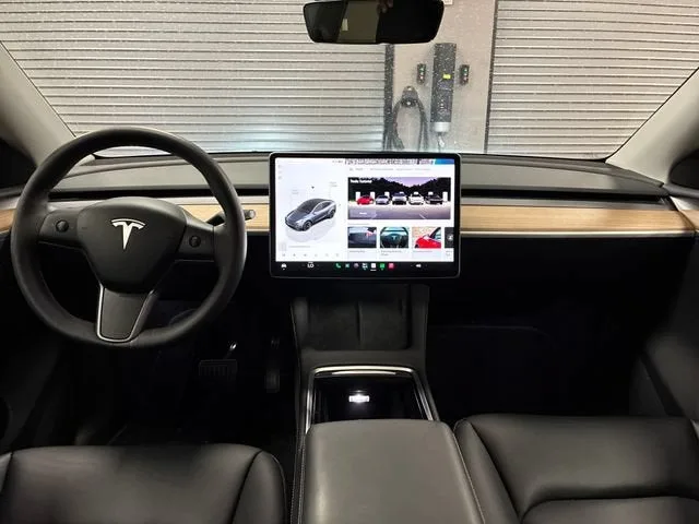 2023 Tesla Model Y Long Range photo 12