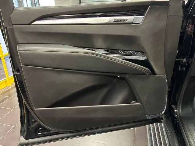 2025 Cadillac Escalade ESV Sport photo 10