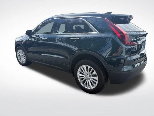 2024 Cadillac XT4 Luxury photo 3