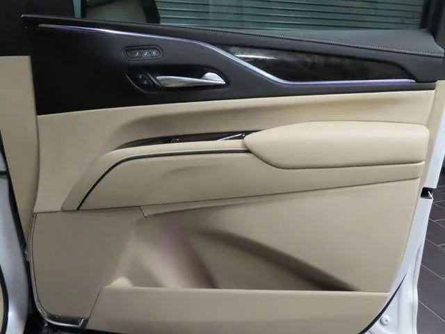 2024 Cadillac Escalade Premium Luxury photo 12