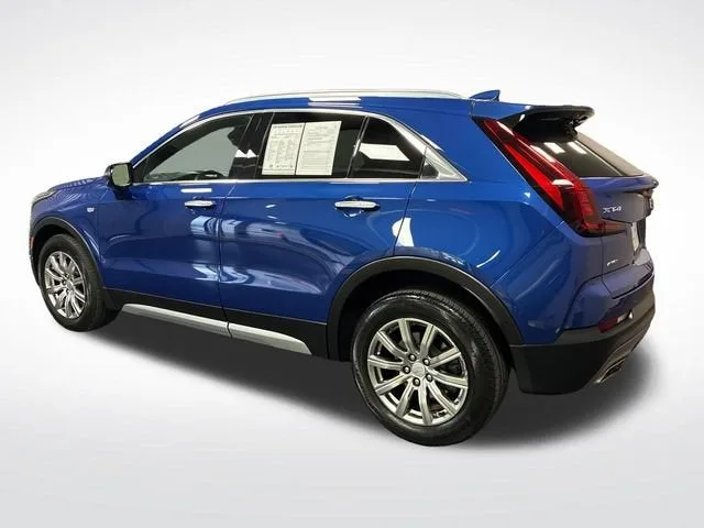 2022 Cadillac XT4 Premium Luxury photo 3
