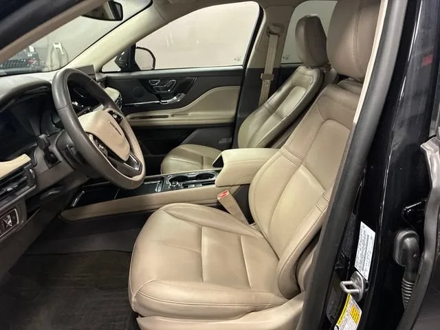 2023 Lincoln Corsair Standard photo 9