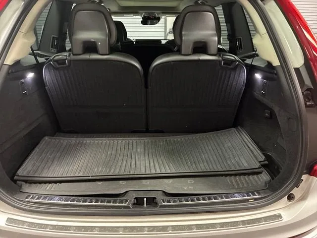 2020 Volvo XC90 Momentum photo 23