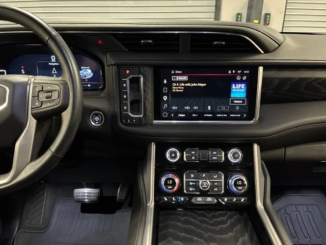 2024 GMC Yukon Denali photo 18