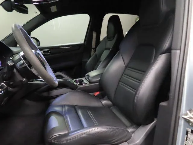 2022 Porsche Cayenne S photo 18