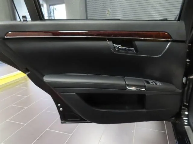 2008 Mercedes-Benz S-Class 6.3L V8 AMG® photo 10
