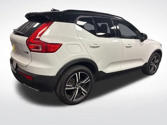 2019 Volvo XC40 R-Design photo 5