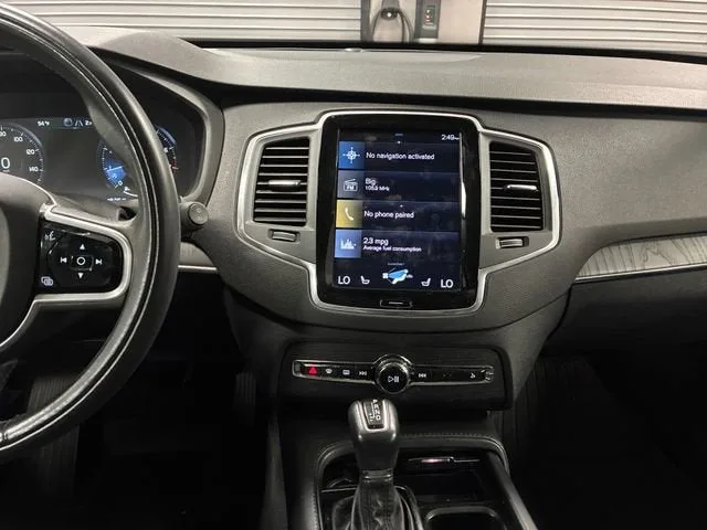 2020 Volvo XC90 Momentum photo 18