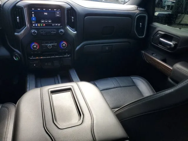 2022 Chevrolet Silverado 2500 HD High Country photo 15
