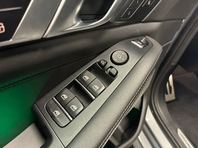 2026 BMW X5 M60i photo 11