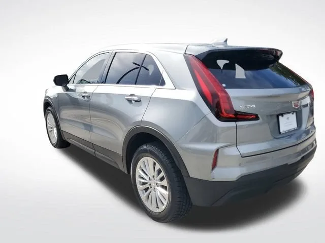 2024 Cadillac XT4 Luxury photo 2