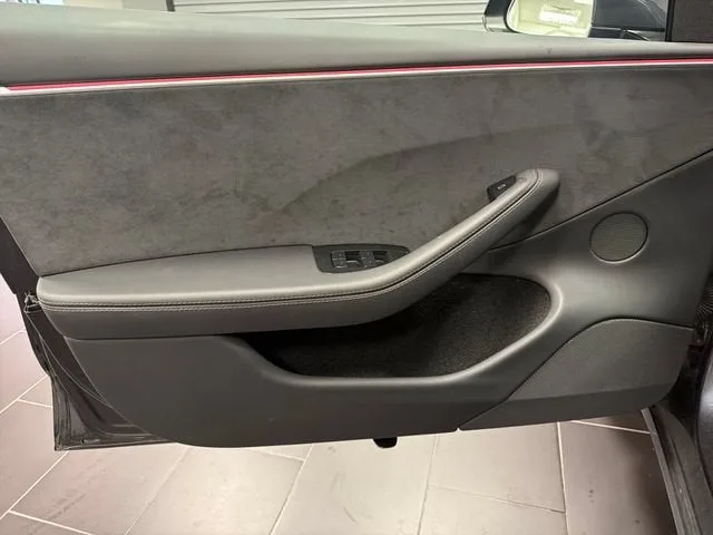 2024 Tesla Model 3 Performance photo 10