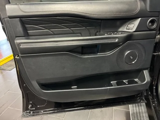 2021 Ford Expedition Max Platinum photo 10