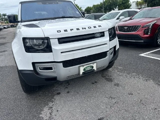 2022 Land Rover Defender S photo 8