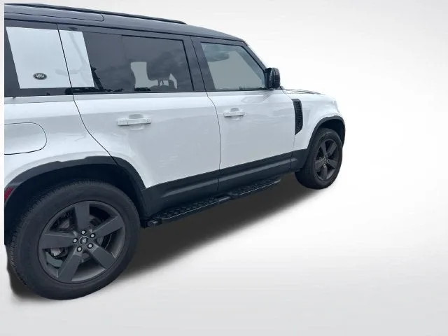 2022 Land Rover Defender S photo 6