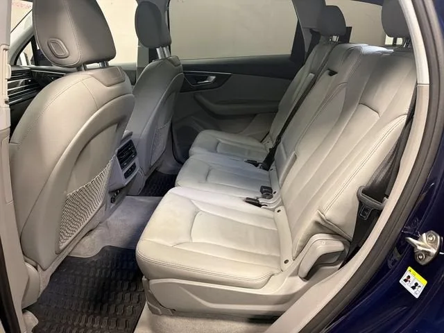 2022 Audi Q7 Premium Plus photo 26