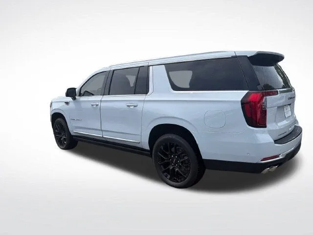 2026 GMC Yukon XL Denali photo 3
