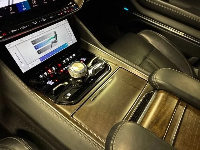 2022 Jeep Grand Wagoneer Series I photo 25
