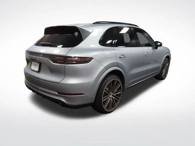 2022 Porsche Cayenne S photo 5