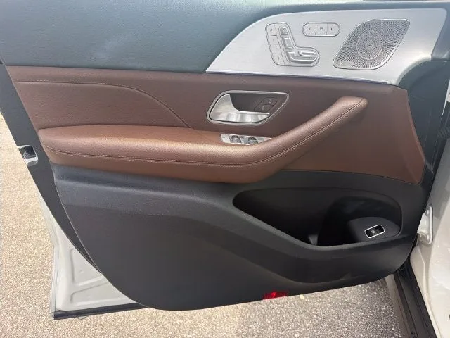 2025 Mercedes-Benz GLS GLS 450 photo 10