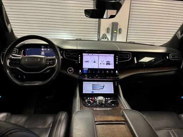 2022 Jeep Grand Wagoneer Series I photo 12