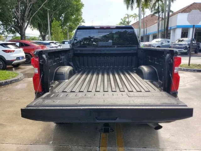 2022 Chevrolet Silverado 2500 HD High Country photo 9