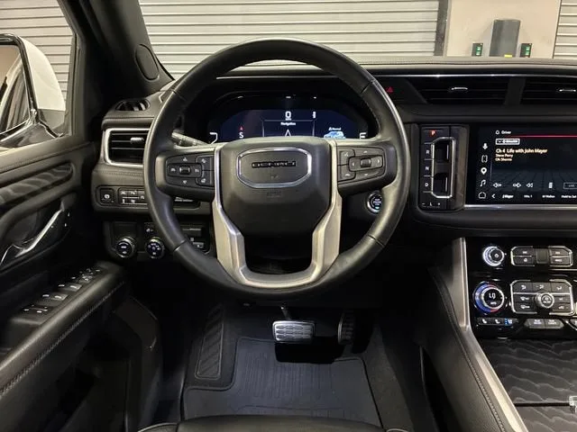 2024 GMC Yukon Denali photo 13