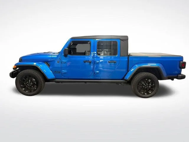 2025 Jeep Gladiator Nighthawk photo 2