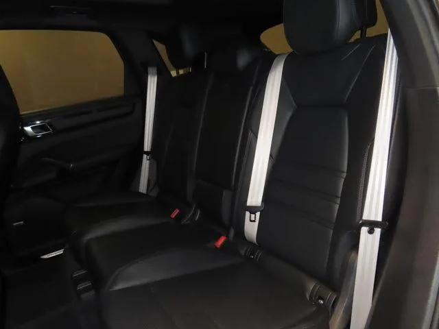 2022 Porsche Cayenne S photo 45