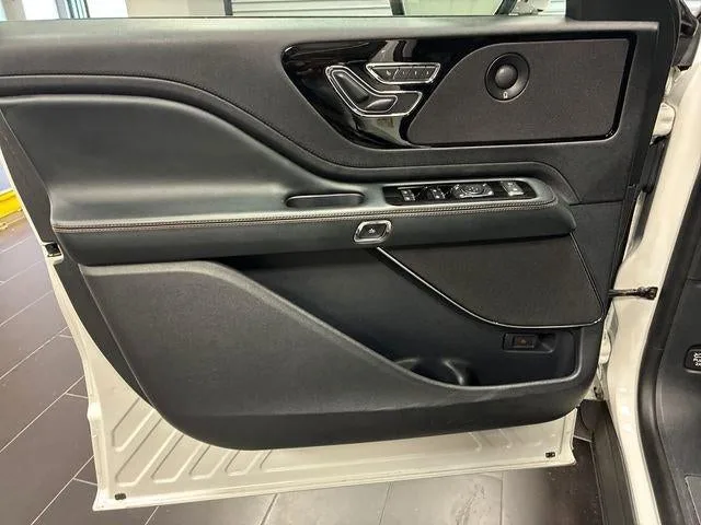 2025 Lincoln Aviator Reserve photo 10